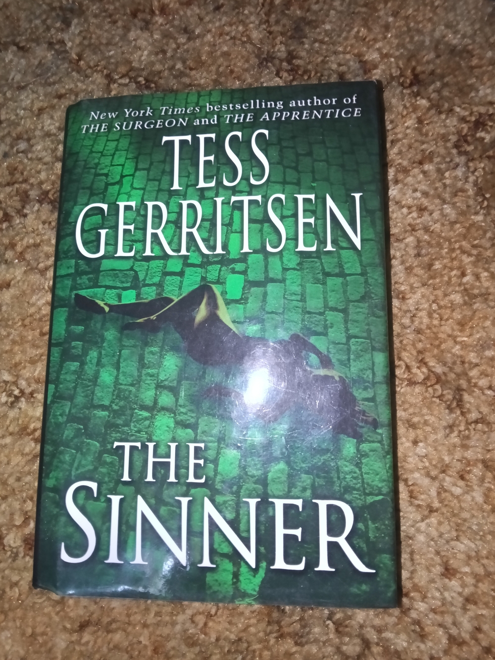The Sinner by - Green Hardcover